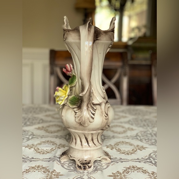 SALE!! Large Handled Capodimonte Vase - Picture 4 of 13